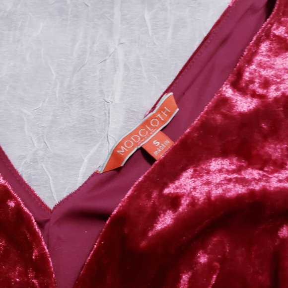 3/$30! Modcloth Splendorous Spree Pink Crushed Velvet Pleated Dress - Picture 4 of 12